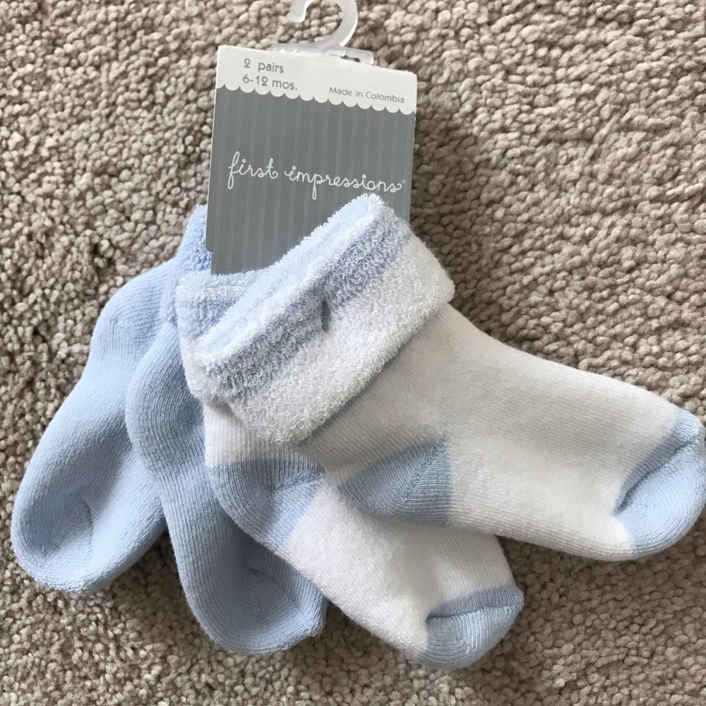 2 pairs of baby socks